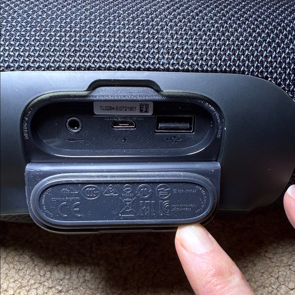 JBL Black Wireless Speaker Charge 3 - Picture 12 of 12